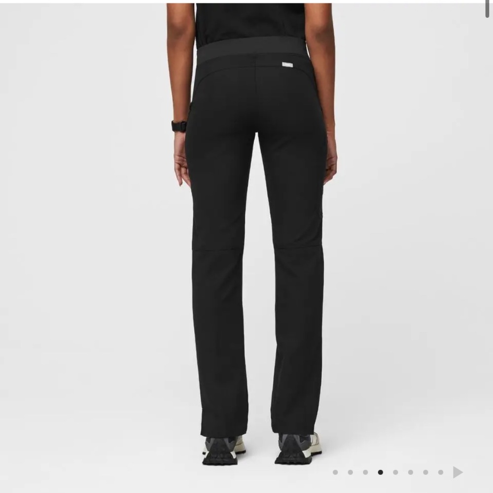 FIGS women’s Kade Cargo Scrub Pants new with tags BLACK MEDIUM SIZE - Picture 3 of 5